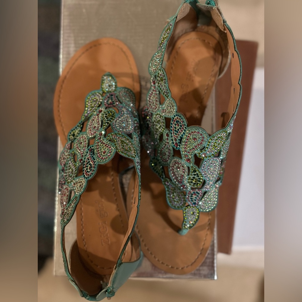 Gorgeous sparkly sandals.